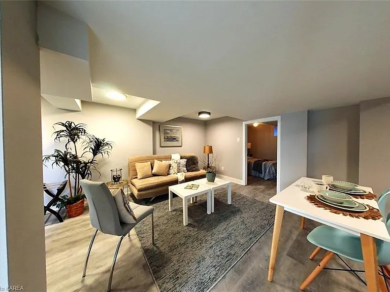 38 Ruskin St #2 — Photo 4