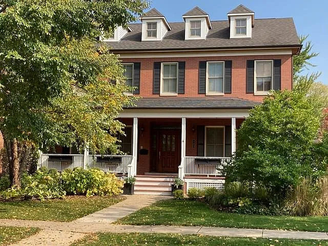 503 Leonard St photo 1
