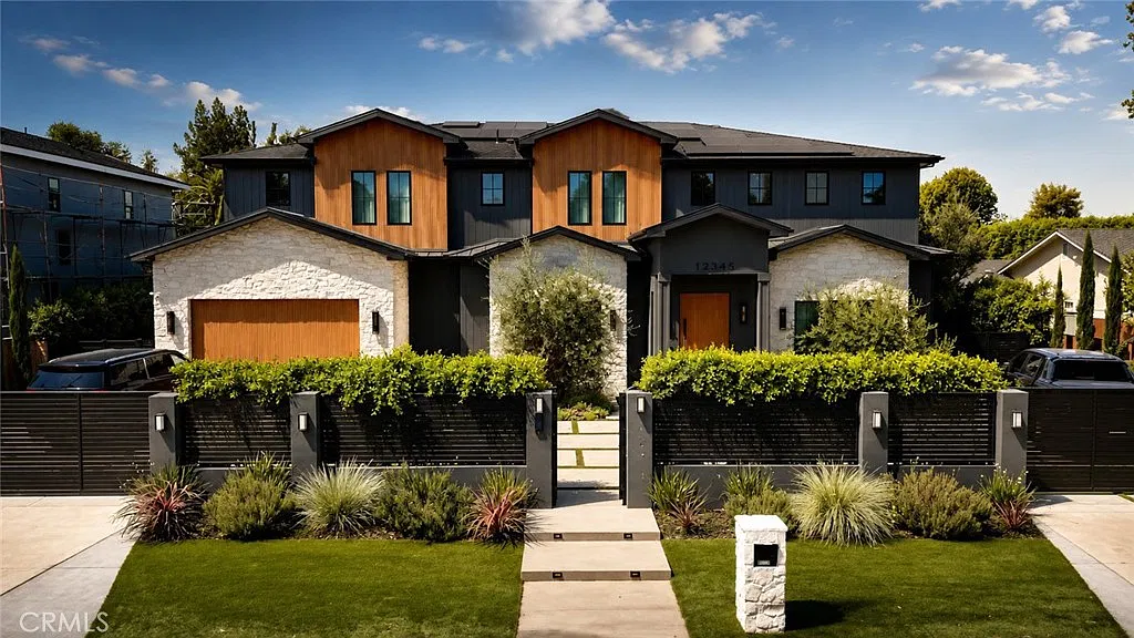 9 bed, 7.5 bath, 6400 sqft, $28,000 — Photo 1