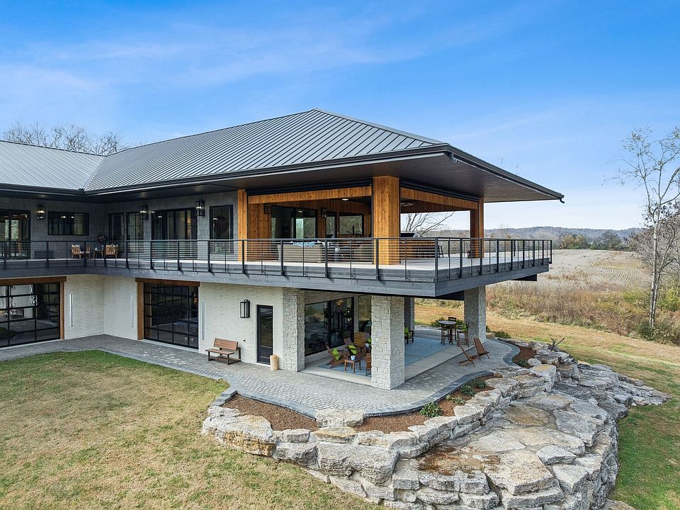 10th image of 1234 Lakeside Dr