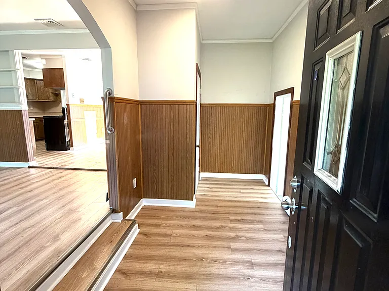 86 4th Ave — Photo 3