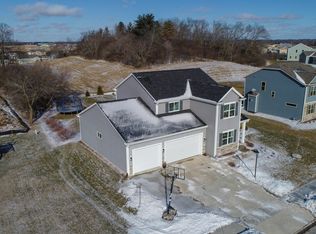1304 Pine Ridge Dr, Oconomowoc, WI 53066