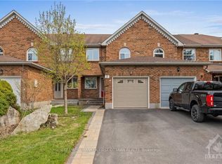 7 Robarts Cres, Ottawa, ON K2L 3Z6