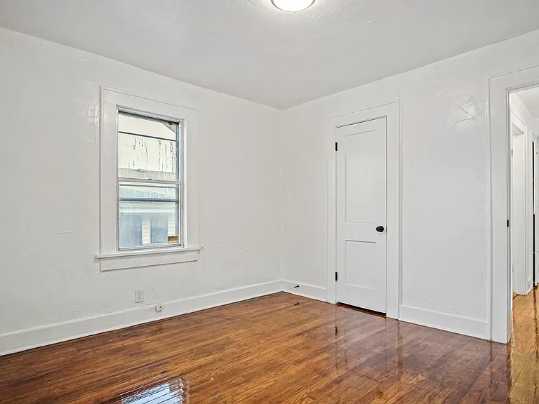 1524 NE 8th St — Photo 13