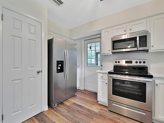 4th image of 3115 Dalehurst Dr W
