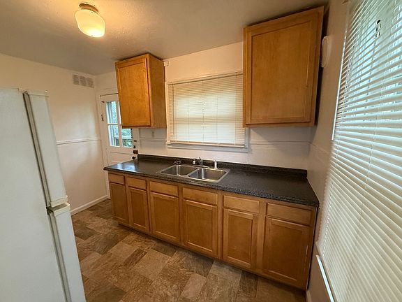 4th image of 1424 S Meeker Ave #2502