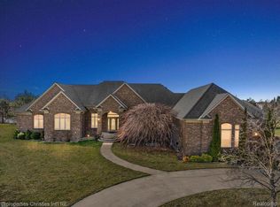 41194 Marksway Ct, Sterling Heights, MI 48314