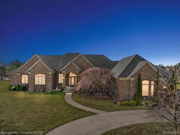 41194 Marksway Ct, Sterling Heights, MI 48314