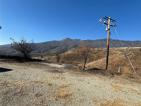 3rd image of 400 Foxtail Canyon Rd