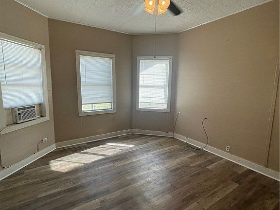 2nd image of 217 Elizabeth St