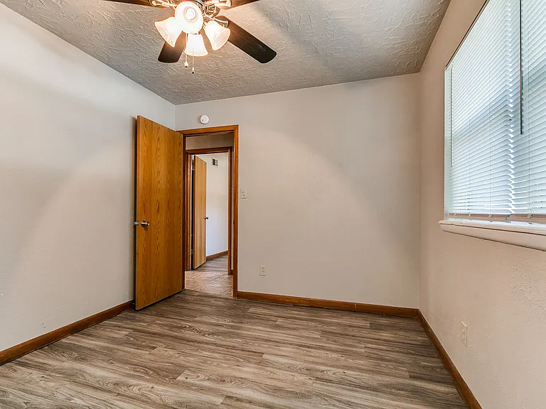 212 S Mercedes Dr — Photo 16