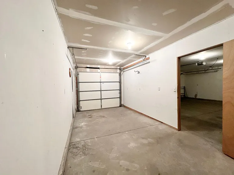 940 NW Oak Ln — Photo 22