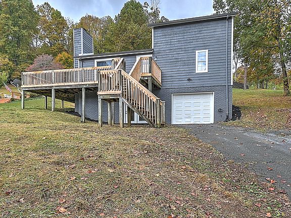 3rd image of 111 Hollow Timbers Dr