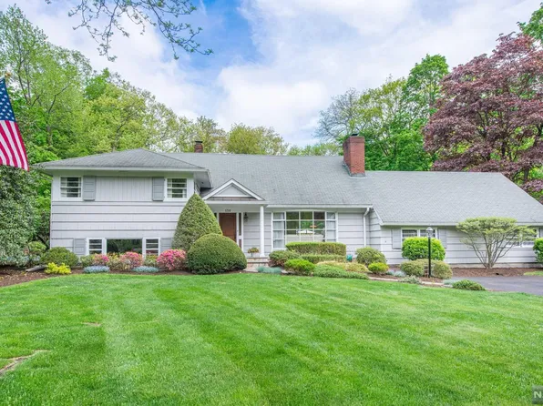 130 Ravine Ave, Wyckoff, NJ 07481