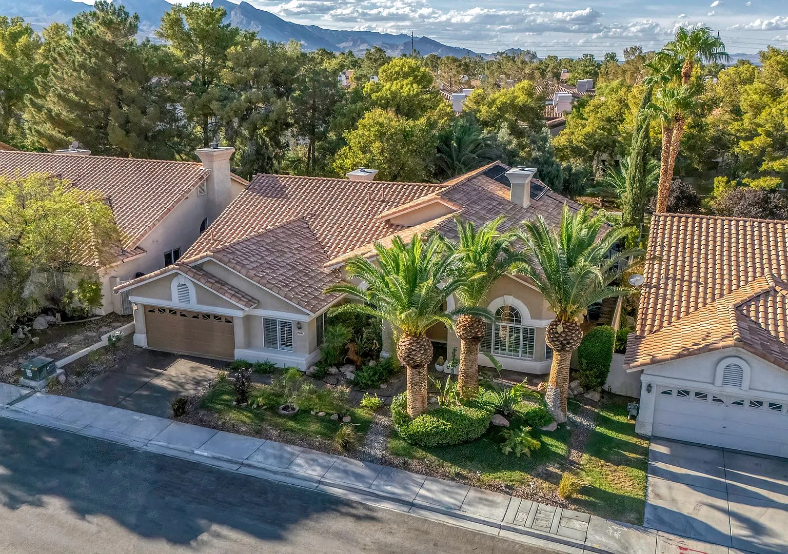 **Furnished** Pool! Spectacular Single-Story 4-Bedroom Home In Peccole Ranch! — Photo 2