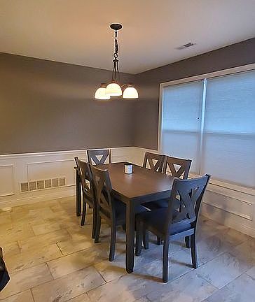 b fast nook in kitchen