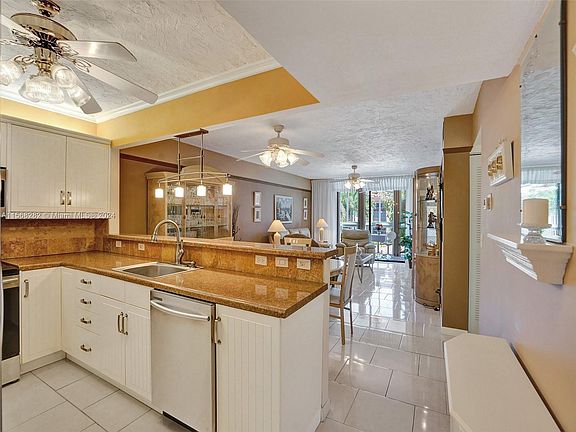 4th image of 2831 Somerset Dr APT 304