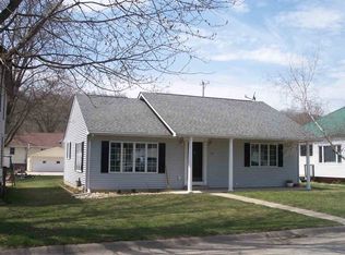 606 N 2nd St, Guttenberg, IA 52052