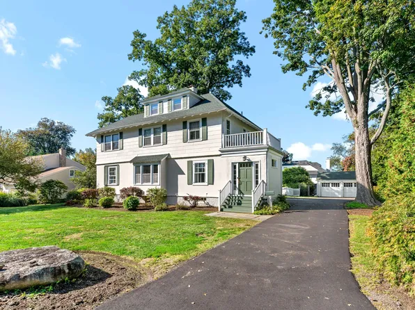 21 Cresthill Place, Stamford, CT 06902