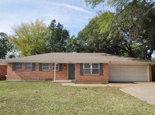 1041 Livingston Dr, Hurst, TX 76053