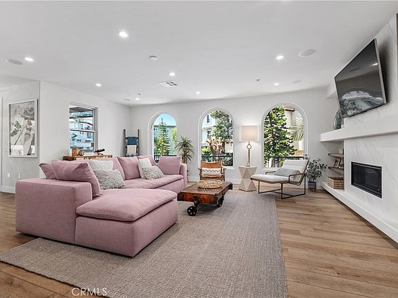 3rd image of 407 Avenida Santa Barbara #A