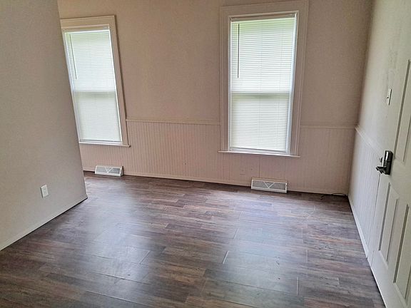 5th image of 541 N Main St