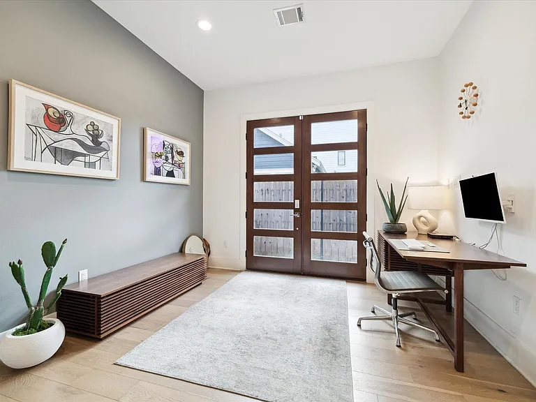 823 Aurora St — Photo 3