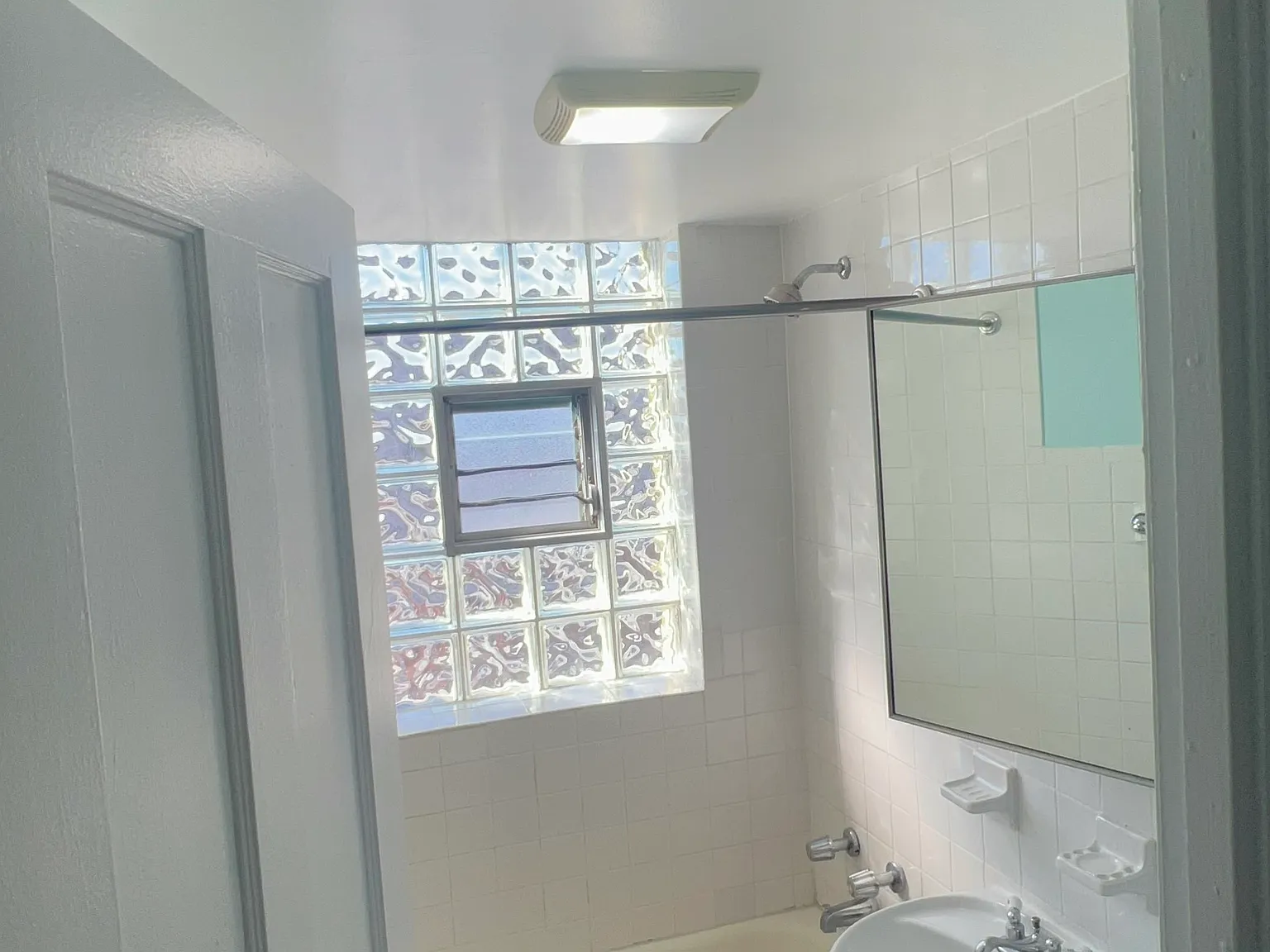 Studio, 411 sqft, $875 — Photo 4