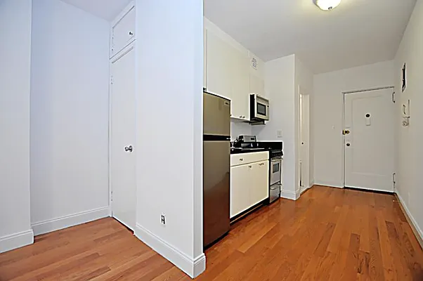 Rented by Buchbinder & Warren | media 2