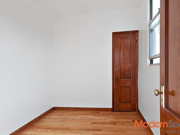 3rd image of 4730 Vernon Blvd APT 3R