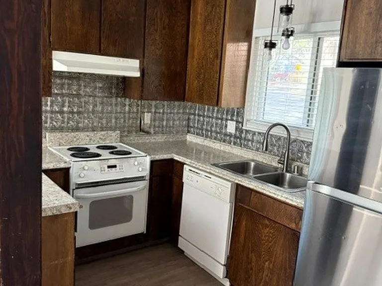 1200 Wildwood Ave #1 — Photo 4