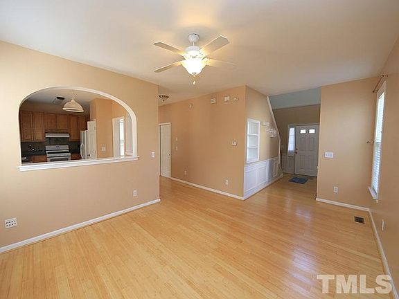 3rd image of 2301 Summit Dr