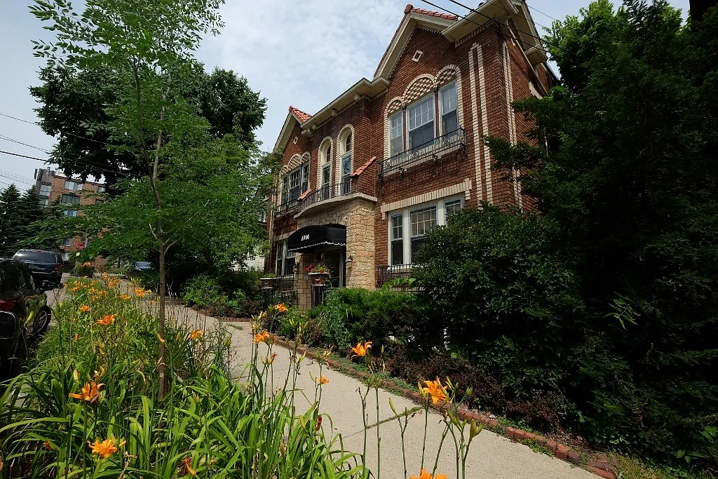 Linden Hills | 2716 — Photo 1