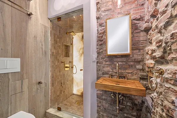 Sold by Compass | media 17