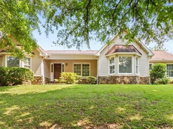 5321 Summerfield Dr E, Tuscaloosa, AL 35404