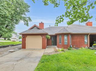 201 Summertree Ln, Lawrence, KS 66049