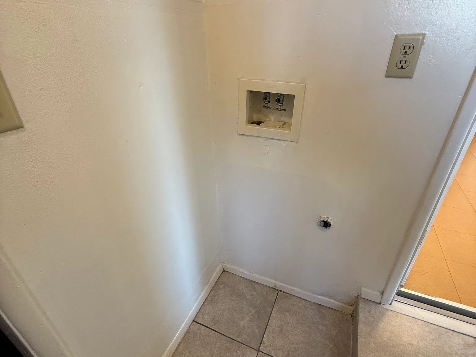 3 bed, 1014 sqft, $2,200 — Photo 4