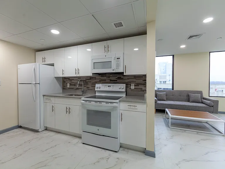 216 N River St #201 — Photo 16