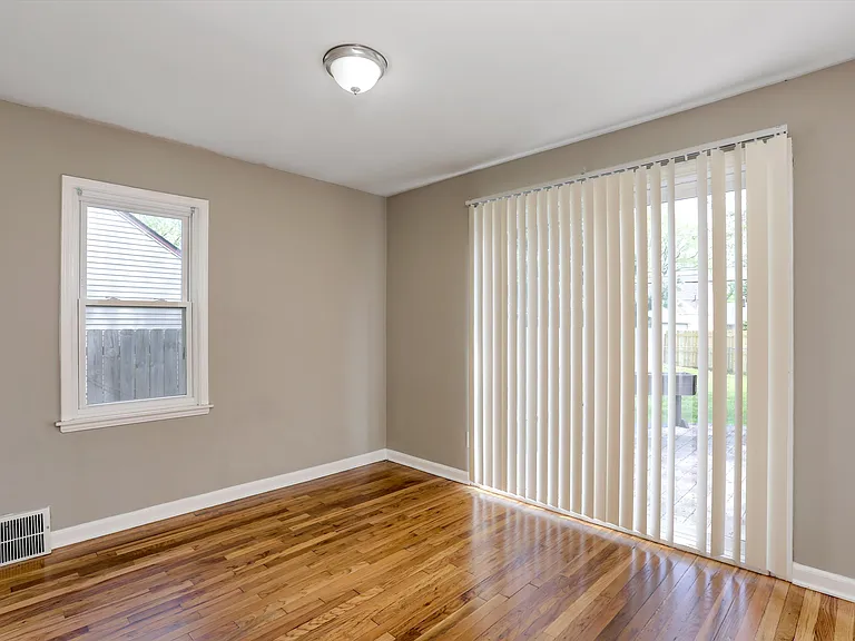 120 N Rembrandt Ave — Photo 8