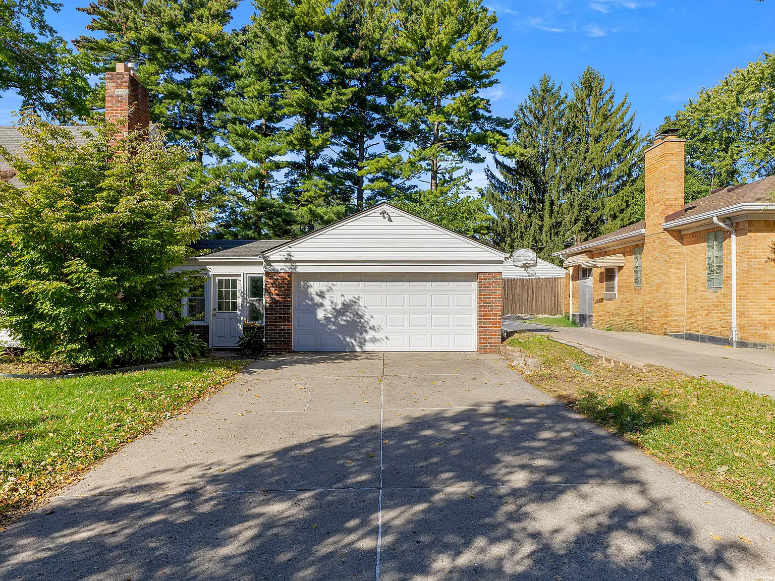 3 bed, 1100 sqft, $2,200 — Photo 4
