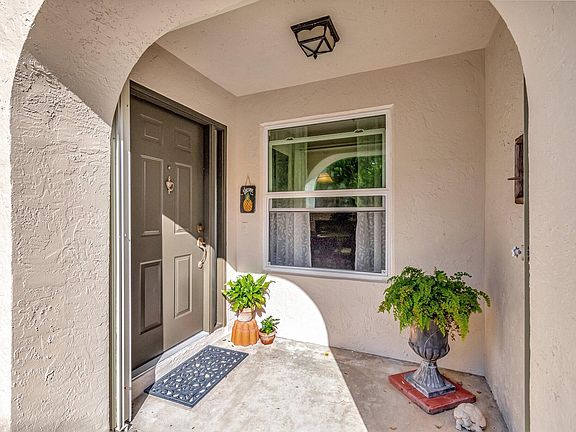 3rd image of 6393 Lansdowne Circle