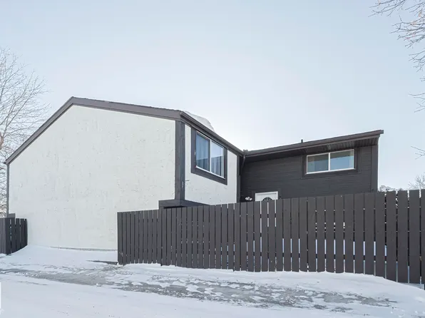 1526 69th St NW, Edmonton, AB T6K 3R3