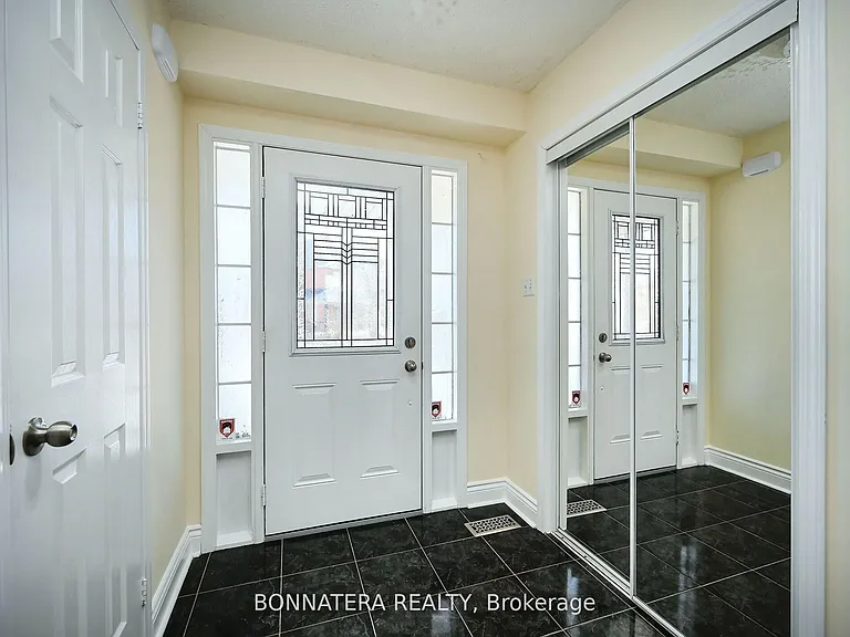 409 Hobbs Cres — Photo 4