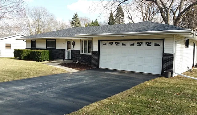 6305 Lyndhurst Ln photo 1