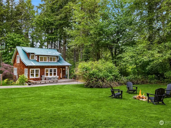 9823 NE Rose Trail Lane, Bainbridge Island, WA 98110
