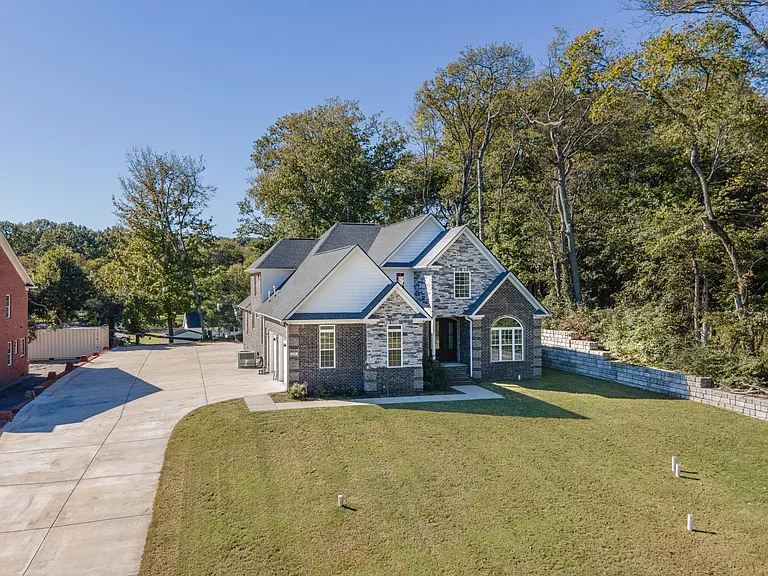 601 Joyce Ave — Photo 2