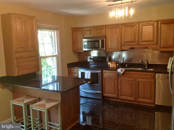 2210 McLean Park Rd, Falls Church, VA 22043