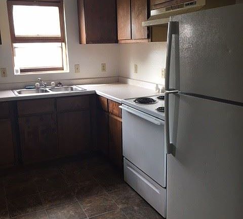 5th image of 900 S Oakland Ave