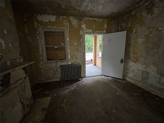 3rd image of 1101 Woods Run Ave