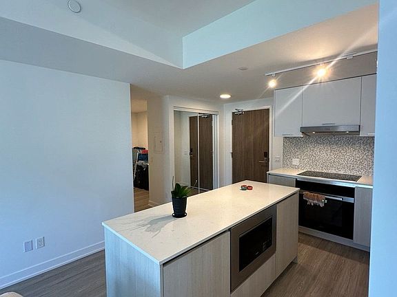 5th image of 8188 Yonge St #222